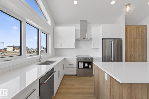 7093 Kiviaq Crescent, Edmonton, AB - Indoor Photo Showing Kitchen With Double Sink With Upgraded Kitchen