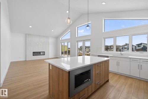 7093 Kiviaq Crescent, Edmonton, AB - Indoor Photo Showing Kitchen With Upgraded Kitchen