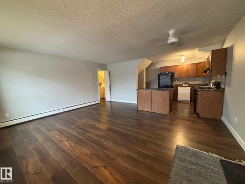 40 13590 38 Street, Edmonton, AB - Indoor Photo Showing Kitchen