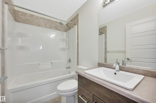 1336 Graydon Hill Way, Edmonton, AB - Indoor Photo Showing Bathroom