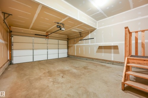 1336 Graydon Hill Way, Edmonton, AB - Indoor Photo Showing Garage