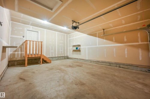 1336 Graydon Hill Way, Edmonton, AB - Indoor Photo Showing Garage