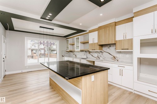 8411 Mayday Link Link, Edmonton, AB - Indoor Photo Showing Kitchen