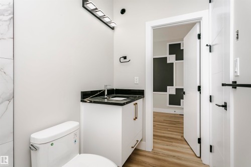 8411 Mayday Link Link, Edmonton, AB - Indoor Photo Showing Bathroom