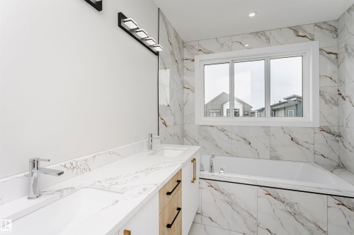 8411 Mayday Link Link, Edmonton, AB - Indoor Photo Showing Bathroom