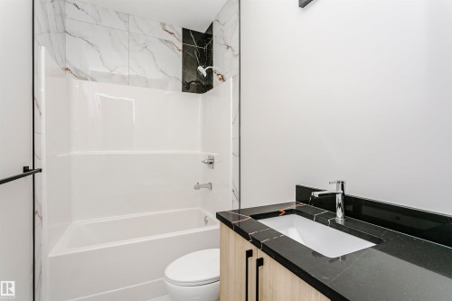 8411 Mayday Link Link, Edmonton, AB - Indoor Photo Showing Bathroom