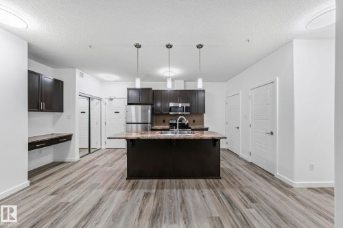 119 320 Ambleside Link Link, Edmonton, AB - Indoor Photo Showing Kitchen With Upgraded Kitchen