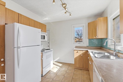 12821 122 Street, Edmonton, AB - Indoor Photo Showing Kitchen With Double Sink