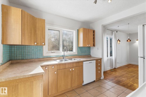 12821 122 Street, Edmonton, AB - Indoor Photo Showing Kitchen With Double Sink