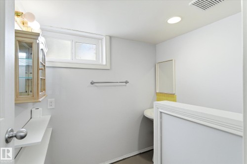 12821 122 Street, Edmonton, AB - Indoor Photo Showing Other Room