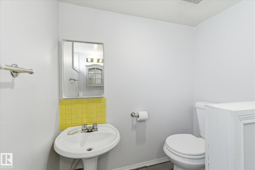 12821 122 Street, Edmonton, AB - Indoor Photo Showing Bathroom