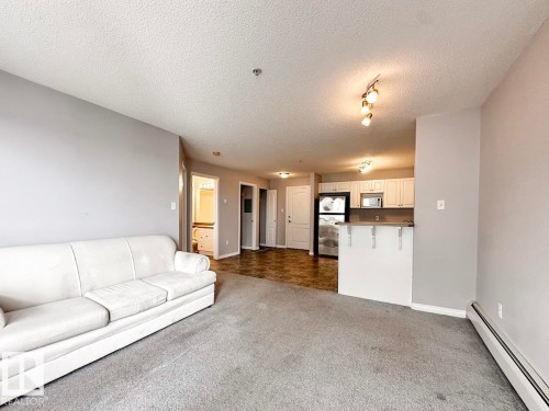6315 7331 South Terwillegar Drive, Edmonton, AB - Indoor Photo Showing Living Room
