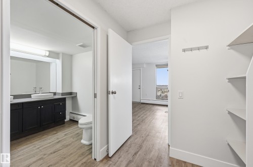 1910 10149 Saskatchewan Drive, Edmonton, AB - Indoor Photo Showing Bathroom