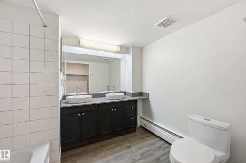 1910 10149 Saskatchewan Drive, Edmonton, AB - Indoor Photo Showing Bathroom