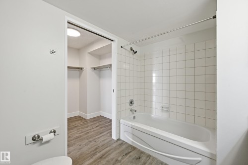 1910 10149 Saskatchewan Drive, Edmonton, AB - Indoor Photo Showing Bathroom