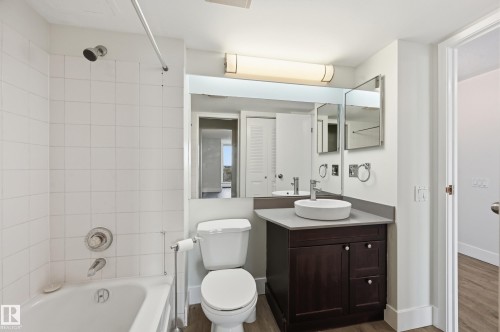1910 10149 Saskatchewan Drive, Edmonton, AB - Indoor Photo Showing Bathroom