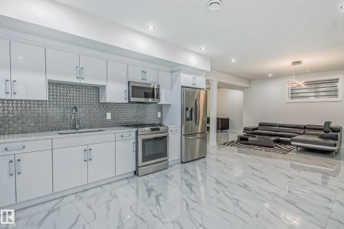 1448 25 Street, Edmonton, AB - Indoor Photo Showing Kitchen With Upgraded Kitchen