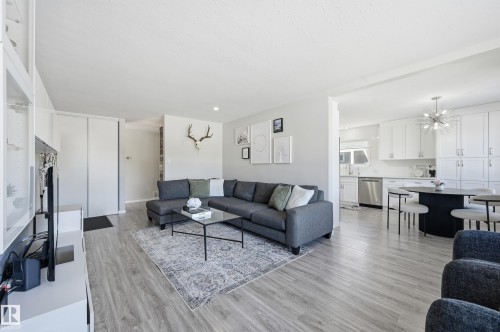 7719 71 Avenue, Edmonton, AB - Indoor Photo Showing Living Room