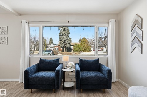 7719 71 Avenue, Edmonton, AB - Indoor Photo Showing Living Room