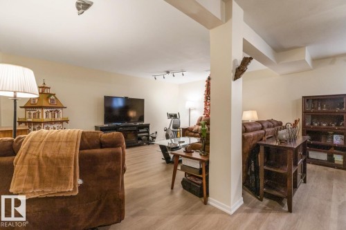 454 Ormsby Road W, Edmonton, AB - Indoor Photo Showing Living Room