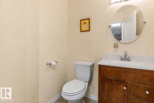 454 Ormsby Road W, Edmonton, AB - Indoor Photo Showing Bathroom