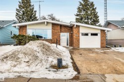 5209 45 Avenue Vegreville, AB T9C 1A2