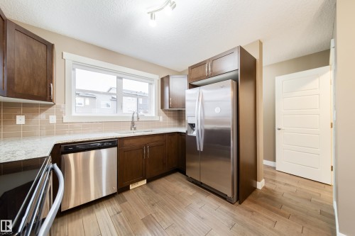 122 401 Southfork Drive, Leduc, AB - Indoor Photo Showing Kitchen With Stainless Steel Kitchen