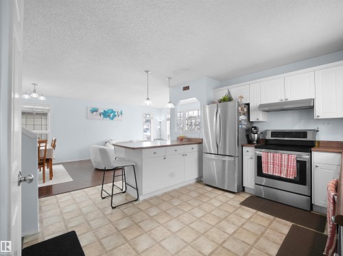 13040 34 Street, Edmonton, AB - Indoor Photo Showing Kitchen
