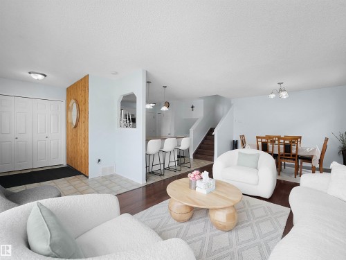 13040 34 Street, Edmonton, AB - Indoor Photo Showing Living Room