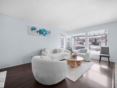 13040 34 Street, Edmonton, AB - Indoor Photo Showing Living Room