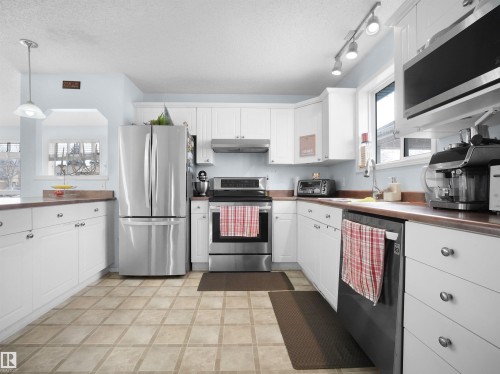 13040 34 Street, Edmonton, AB - Indoor Photo Showing Kitchen