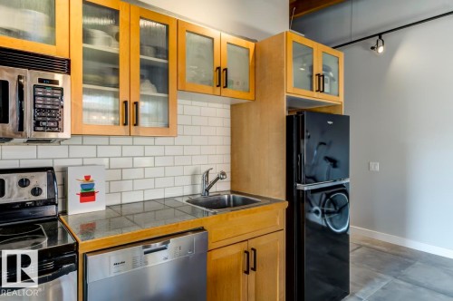 208 10309 107 Street, Edmonton, AB - Indoor Photo Showing Kitchen