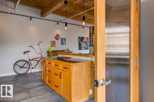 208 10309 107 Street, Edmonton, AB - Indoor Photo Showing Garage