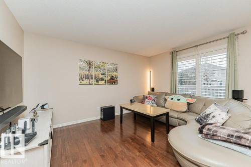 2423 Casselman Crescent, Edmonton, AB - Indoor Photo Showing Living Room