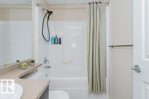 2423 Casselman Crescent, Edmonton, AB - Indoor Photo Showing Bathroom