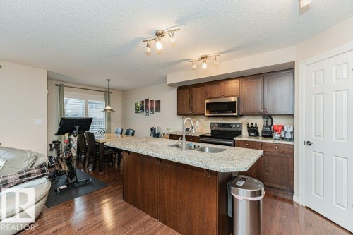 2423 Casselman Crescent, Edmonton, AB - Indoor Photo Showing Kitchen