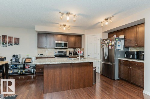 2423 Casselman Crescent, Edmonton, AB - Indoor Photo Showing Kitchen
