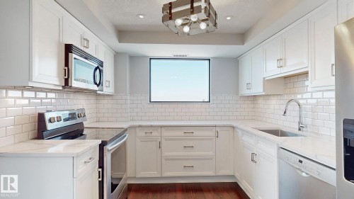 1504 11503 100 Avenue, Edmonton, AB - Indoor Photo Showing Kitchen With Upgraded Kitchen