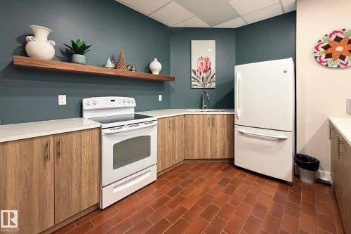 1504 11503 100 Avenue, Edmonton, AB - Indoor Photo Showing Kitchen