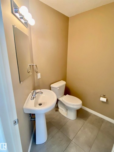 Half bathroom on main floor - 403 178 Bridgeport Boulevard, Leduc, AB - Indoor Photo Showing Bathroom