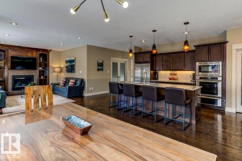 1005 Downey Way, Edmonton, AB - Indoor Photo Showing Kitchen With Upgraded Kitchen