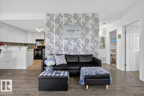17 1179 Summerside Drive, Edmonton, AB - Indoor Photo Showing Living Room