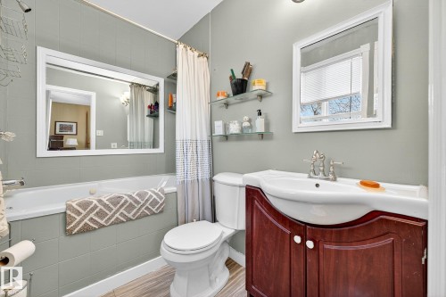 4664 16A Avenue, Edmonton, AB - Indoor Photo Showing Bathroom