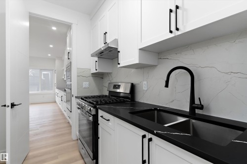 804 Elderberry Crest, Edmonton, AB - Indoor Photo Showing Kitchen With Double Sink