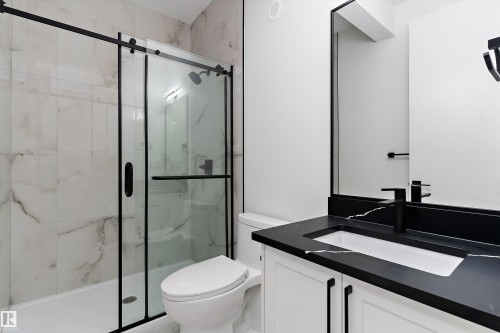 804 Elderberry Crest, Edmonton, AB - Indoor Photo Showing Bathroom