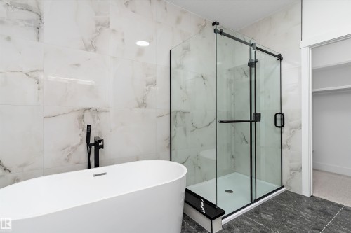 804 Elderberry Crest, Edmonton, AB - Indoor Photo Showing Bathroom