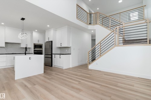 804 Elderberry Crest, Edmonton, AB - Indoor Photo Showing Kitchen With Upgraded Kitchen