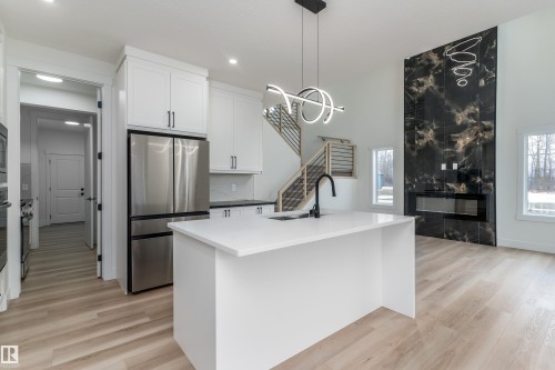 804 Elderberry Crest, Edmonton, AB - Indoor Photo Showing Kitchen