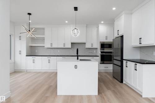 804 Elderberry Crest, Edmonton, AB - Indoor Photo Showing Kitchen With Upgraded Kitchen