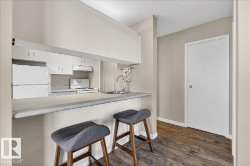 1306 11007 83 Avenue, Edmonton, AB - Indoor Photo Showing Kitchen
